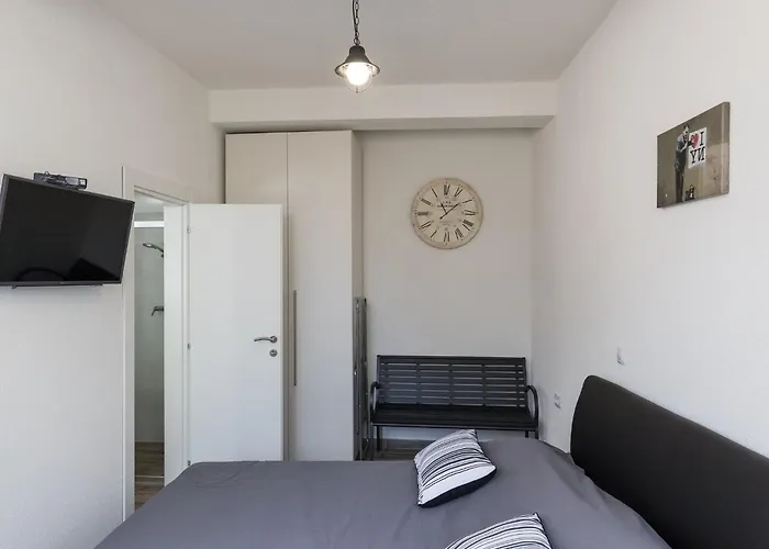 Апартаменты Life - *